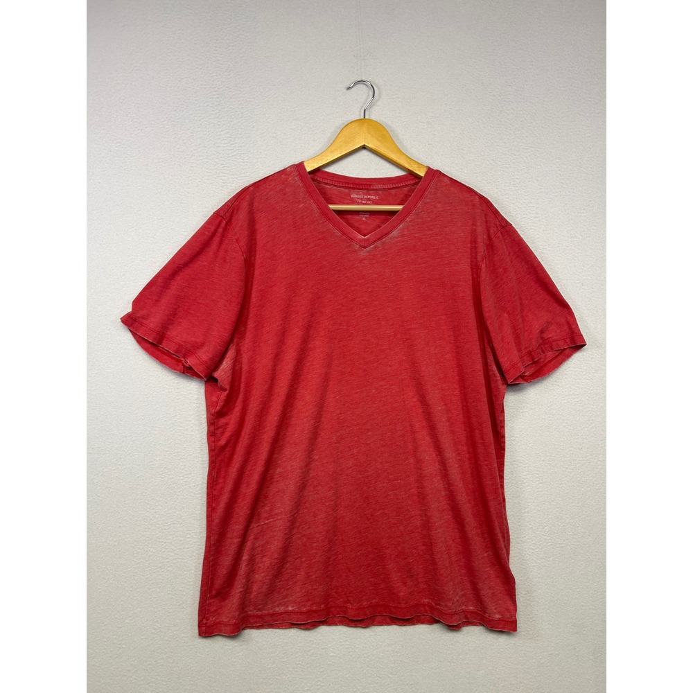 Minimalist Casual Banana Republic Mens XL Red Fitted Vee Short Sleeve T-Shirt
